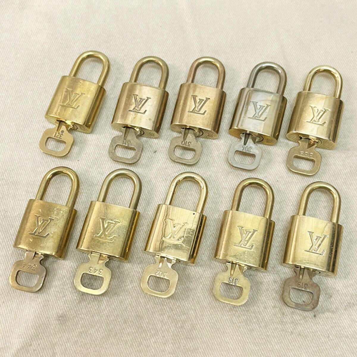 LOUIS VUITTON LV 10 SET PADLOCK KEY CHARM CADENA GOLD-PLATED FRANCE 36JF467