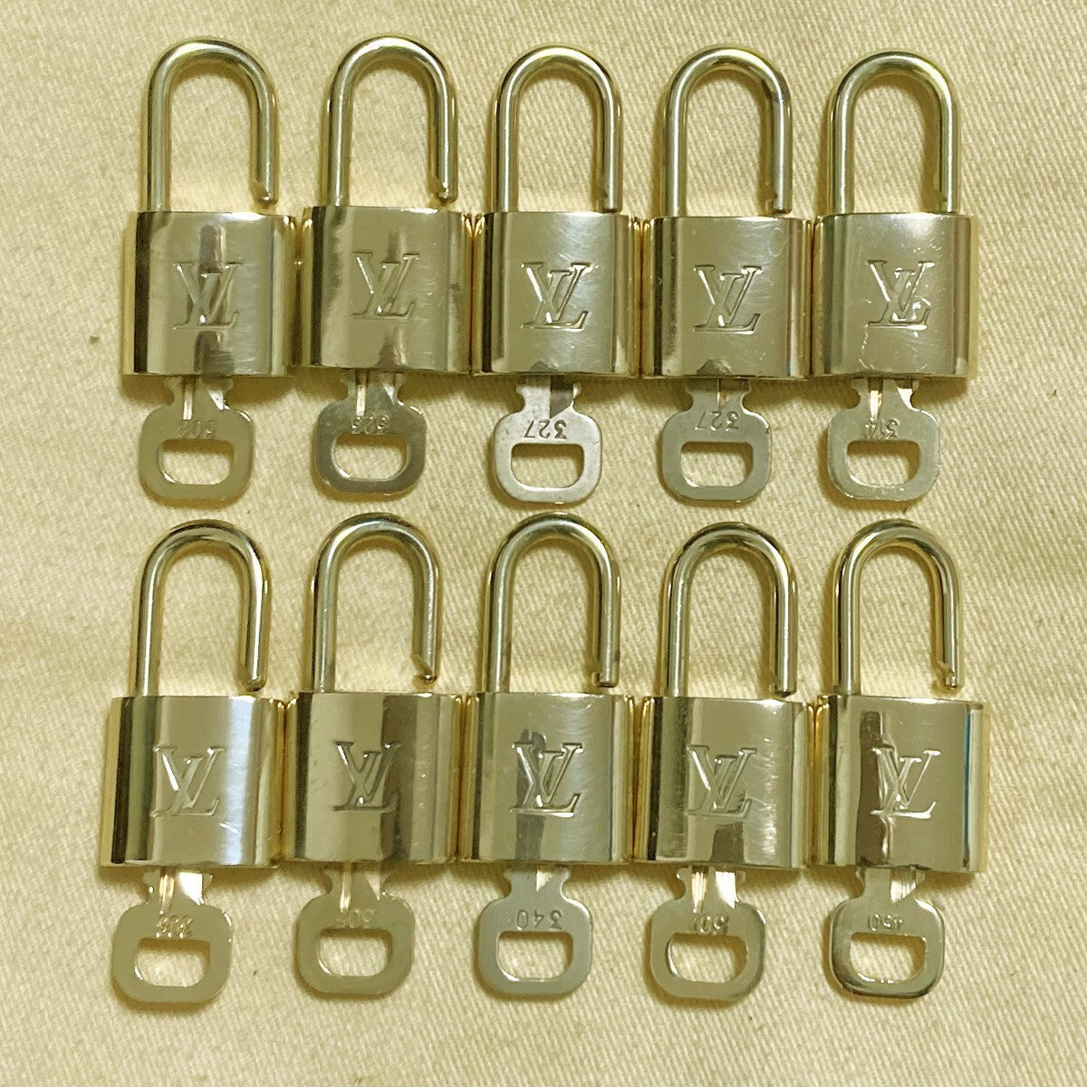 LOUIS VUITTON LV 10 SET PADLOCK KEY CHARM CADENA GOLD-PLATED FRANCE 39PDA187