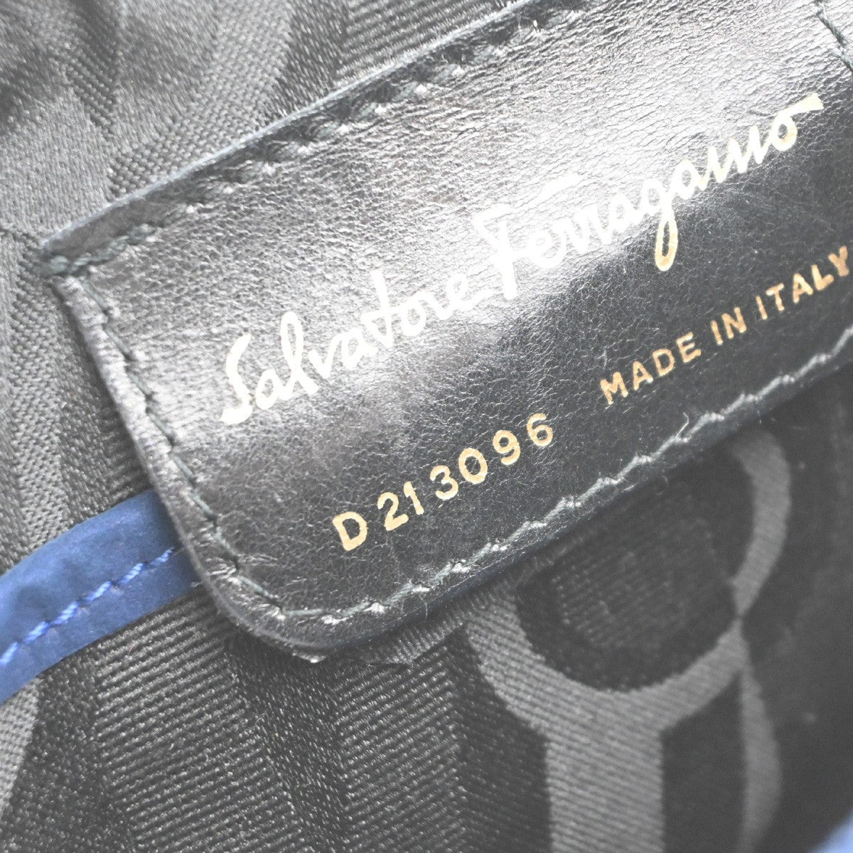 SALVATORE FERRAGAMO Vara Shoulder Bag Suede Leather Navy Blue GHW Italy 62MA558