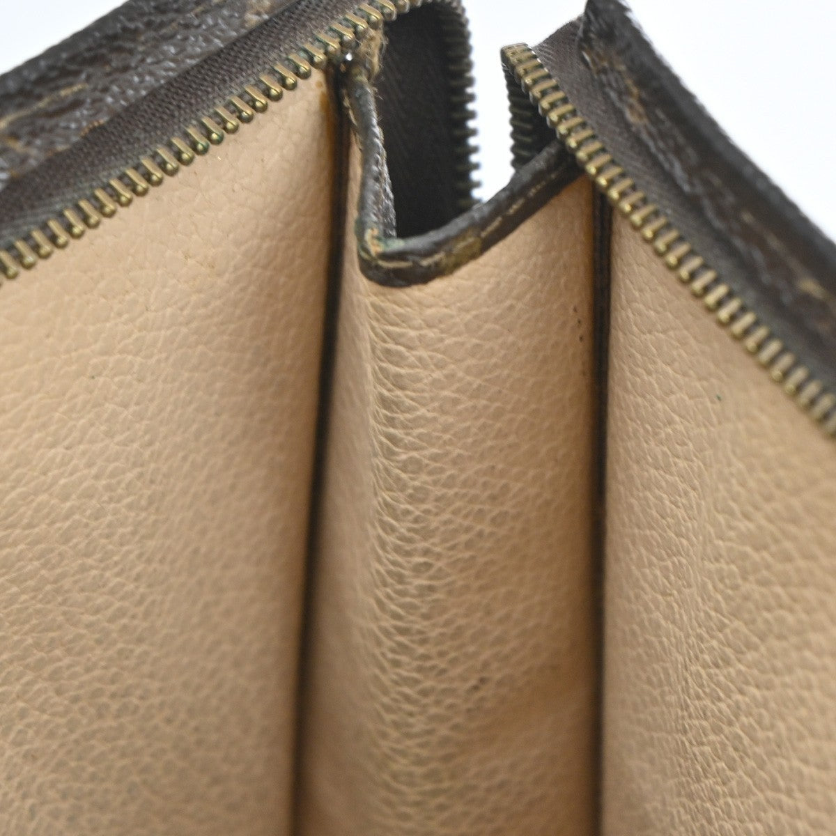 LOUIS VUITTON Poche Toilette 26 Clutch Hand Bag Monogram Leather M47542 05CA385