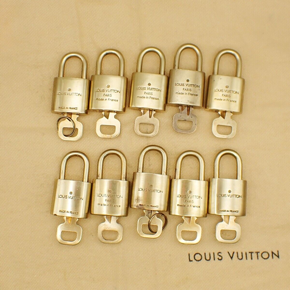 LOUIS VUITTON LV 10 Set  Padlock Key Bag Charm Cadena Gold Plated France 37YF670