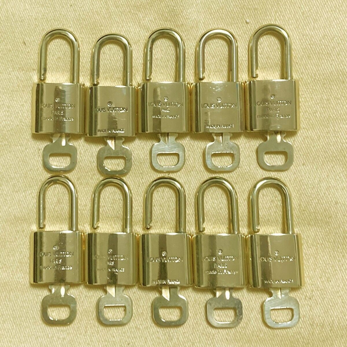 LOUIS VUITTON LV 10 SET PADLOCK KEY CHARM CADENA GOLD-PLATED FRANCE 37PDA200