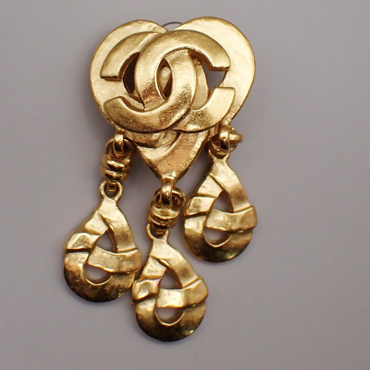 CHANEL CC Logo Heart Drop Earrings 97P Clip-On Gold GHW France Vintage 600RK641