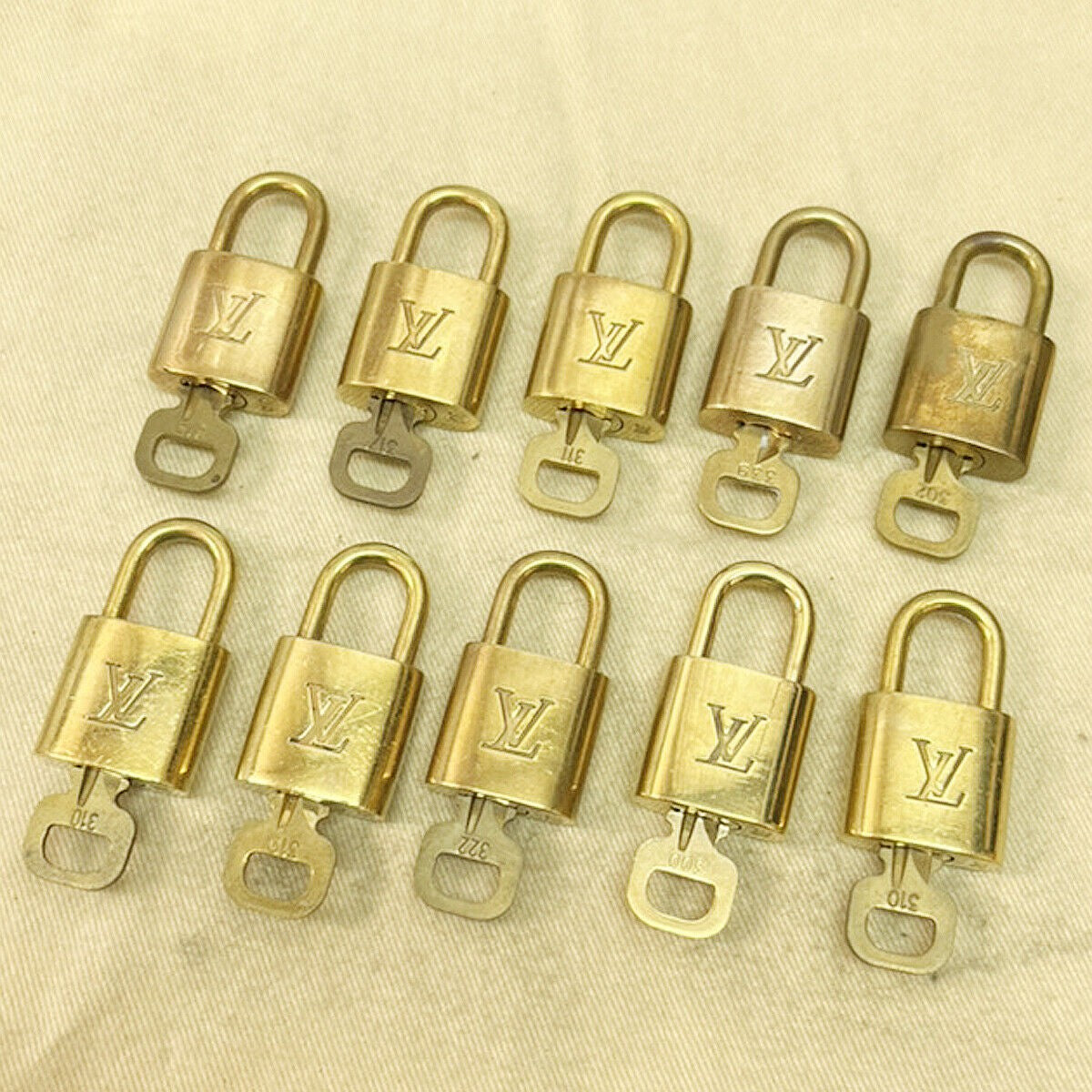 LOUIS VUITTON LV 10 SET PADLOCK KEY CHARM CADENA GOLD-PLATED FRANCE 36JF466