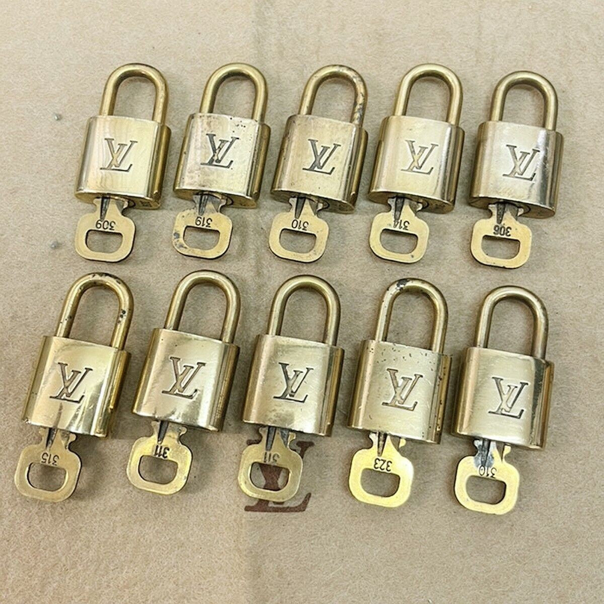 LOUIS VUITTON LV 10 SET PADLOCK KEY BAG CHARM CADENA GOLD-PLATED FRANCE 36JF655