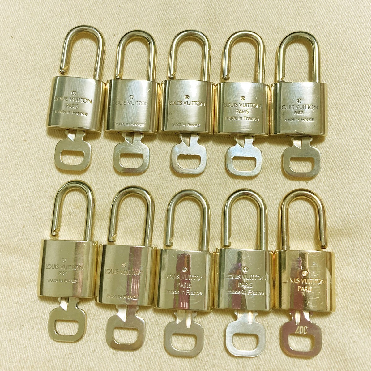LOUIS VUITTON LV 10 SET PADLOCK KEY CHARM CADENA GOLD-PLATED FRANCE 37PDA267
