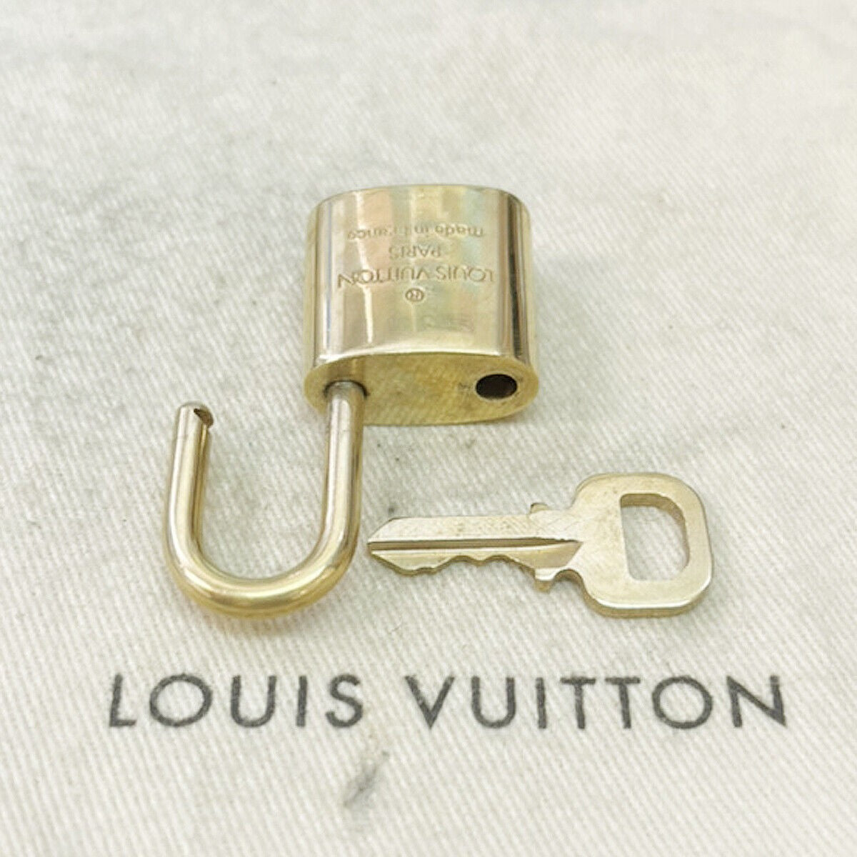 LOUIS VUITTON LV 10 SET PADLOCK KEY CHARM CADENA GOLD-PLATED FRANCE 35JF484