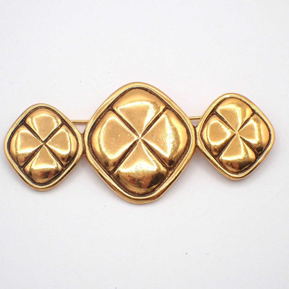 CHANEL Matelasse Pin Brooch Gold-Plated France Accessory Vintage 30RL990