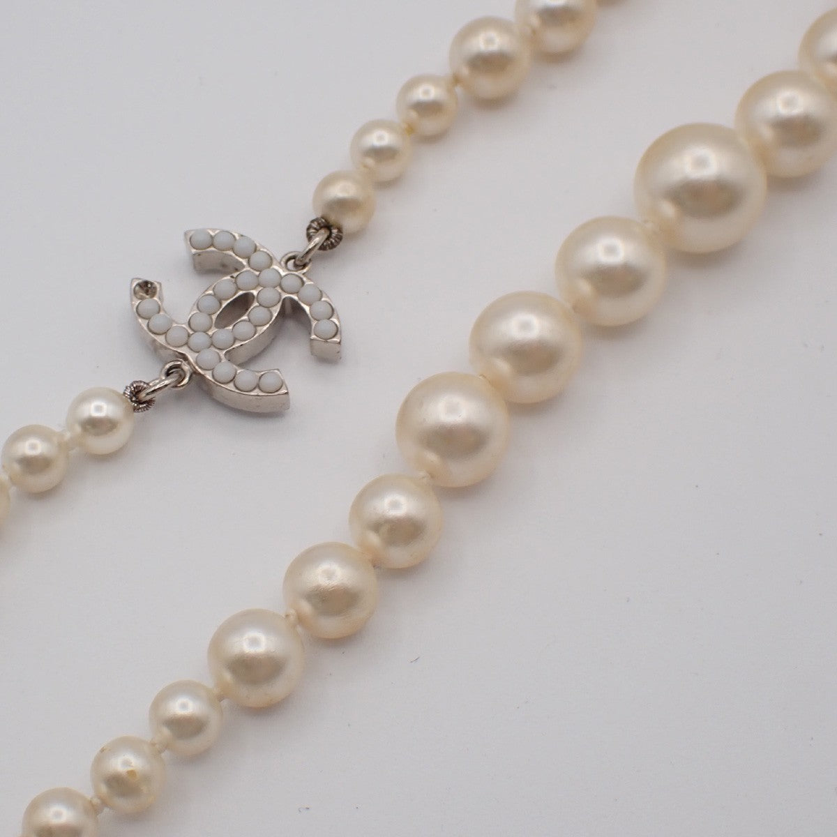 CHANEL CC Logo Imitation Pearl Chain Necklace A12 W White SHW 98RF643