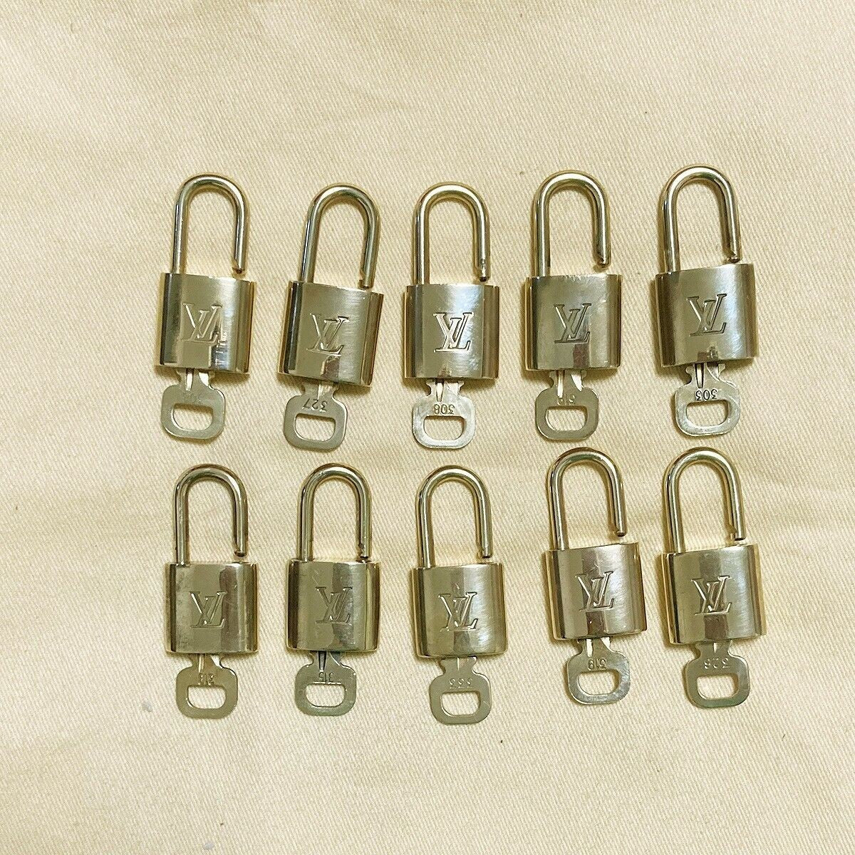 LOUIS VUITTON LV 10 SET PADLOCK KEY BAG CHARM CADENA GOLD PLATED FRANCE 35PDA012