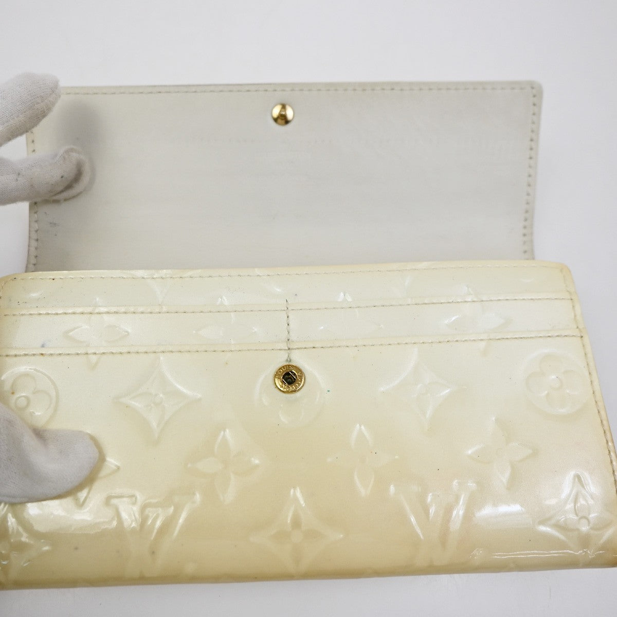 LOUIS VUITTON Portefeuille Sarah Wallet Monogram Vernis Pearl M91971 65KC628