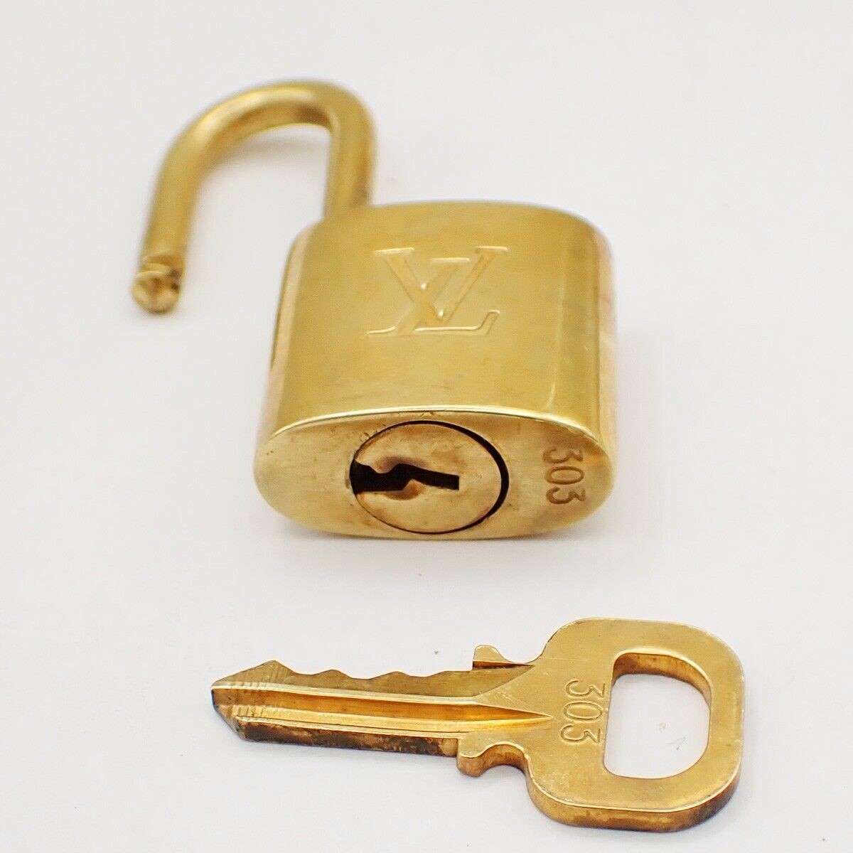 LOUIS VUITTON LV 10 Set  Padlock Key Bag Charm Cadena Gold Plated France 37YF661