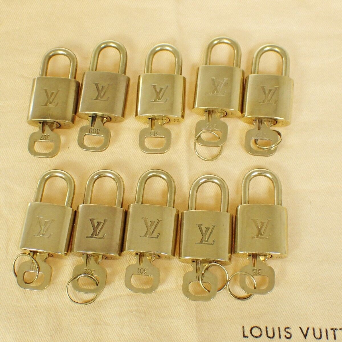 LOUIS VUITTON LV 10 SET PADLOCK KEY BAG CHARM CADENA GOLD PLATED FRANCE 33SH954