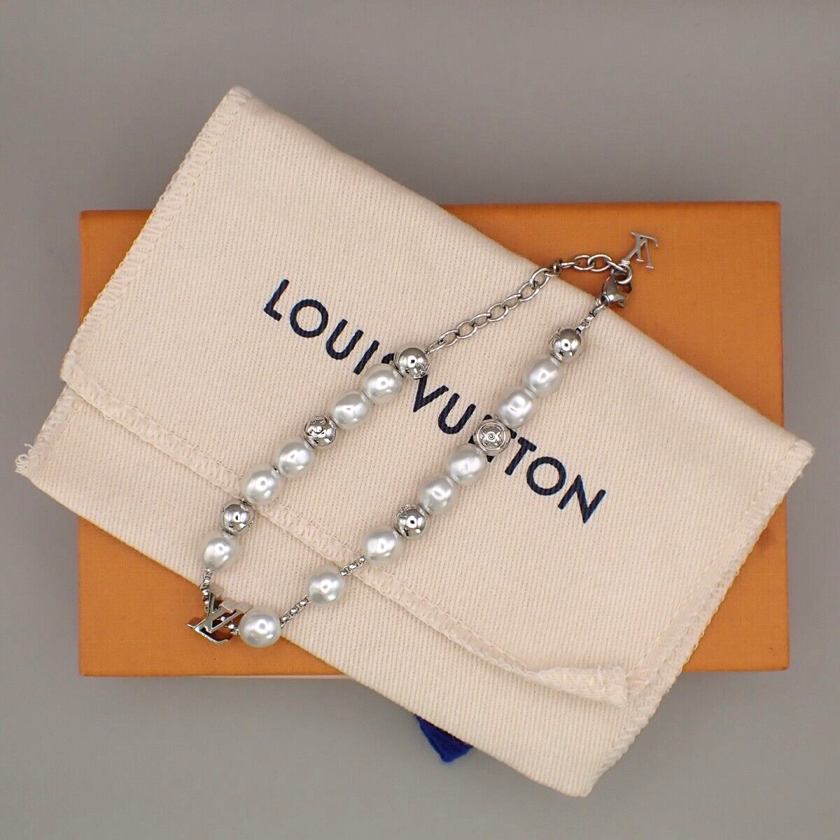 LOUIS VUITTON Chain Bracelet Imitation Pearl Silver Accessory M0996A 75RK008