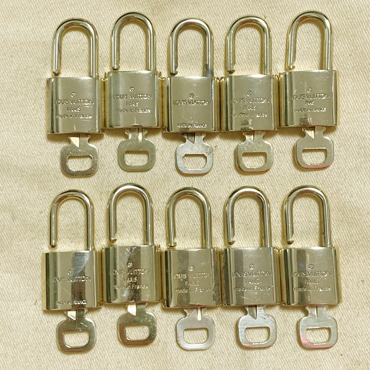 LOUIS VUITTON LV 10 SET PADLOCK KEY CHARM CADENA GOLD-PLATED FRANCE 80PDA218