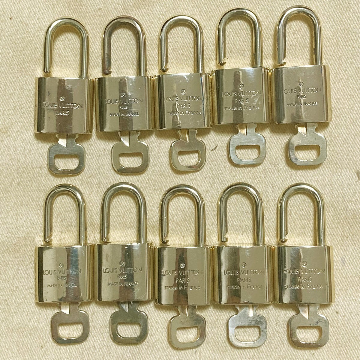 LOUIS VUITTON LV 10 SET PADLOCK KEY CHARM CADENA GOLD-PLATED FRANCE 37PDA227