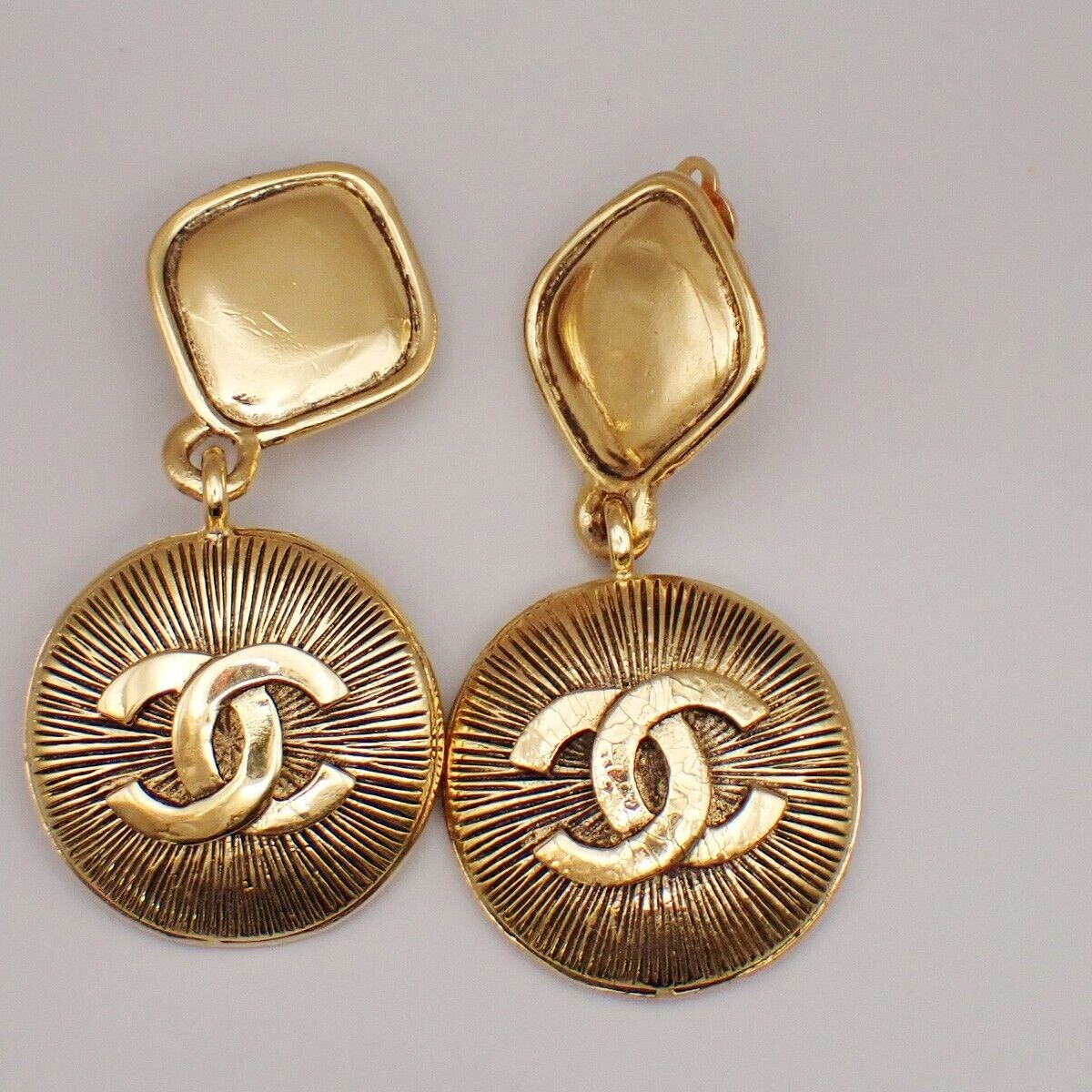 CHANEL CC Logo Round Drop Earrings Clip-On GHW France Vintage 75RK809