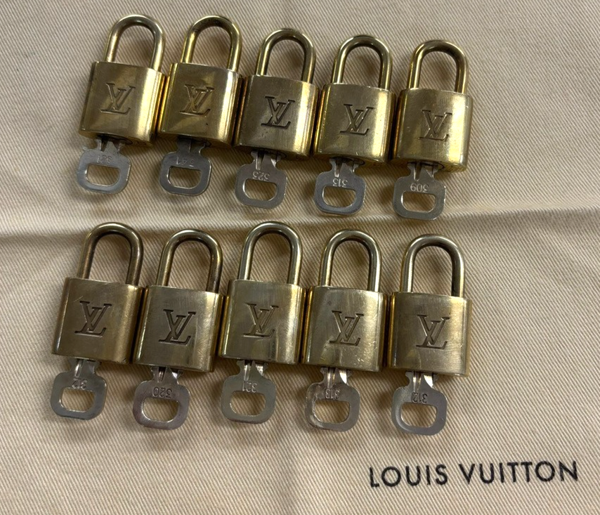LOUIS VUITTON LV 10 Set  Padlock Key Bag Charm Cadena Gold Plated 62pda297