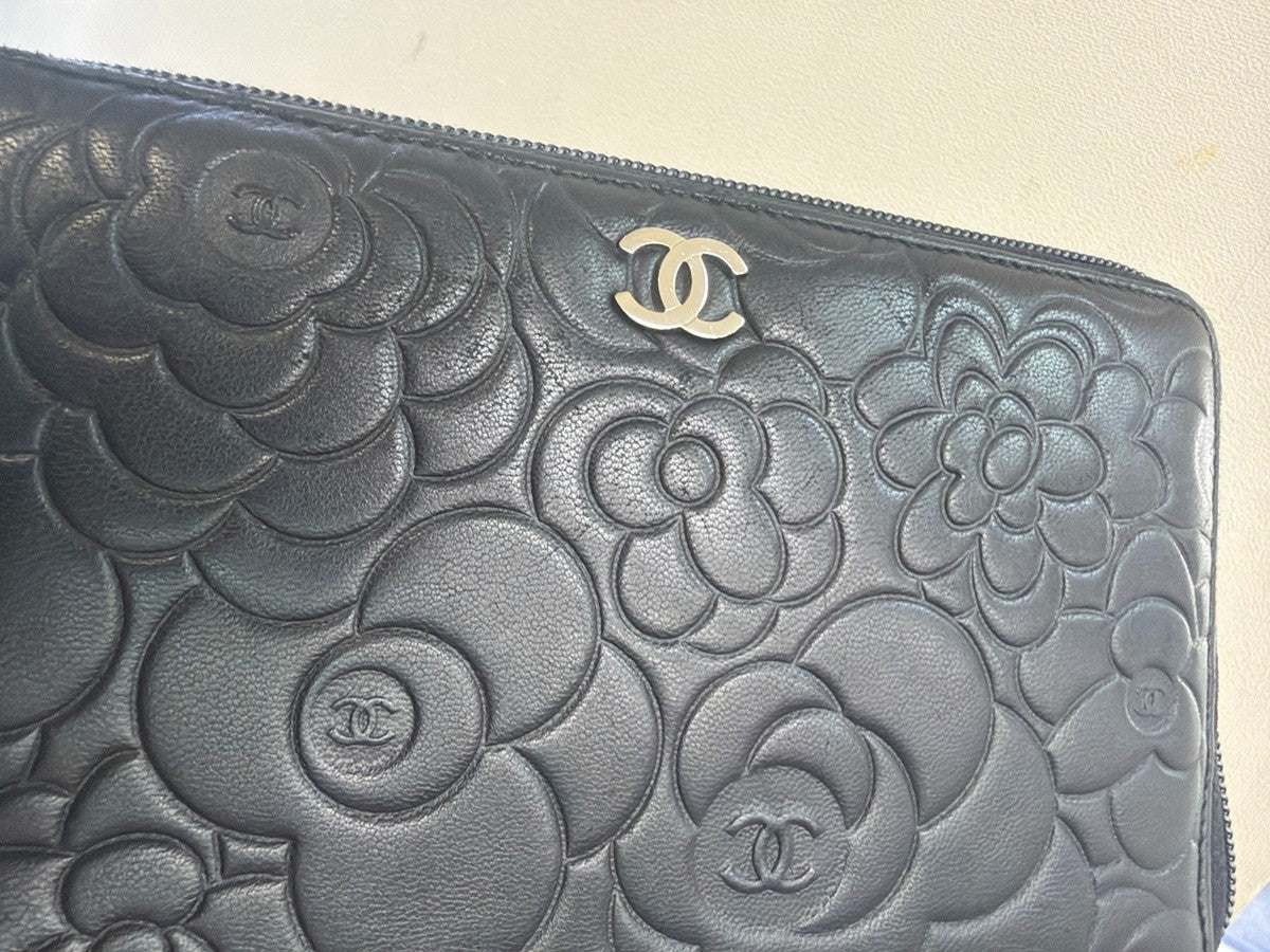 CHANEL CC Logo Camellia Long Zip Around Wallet Purse Leather Black SHW 85RQ019