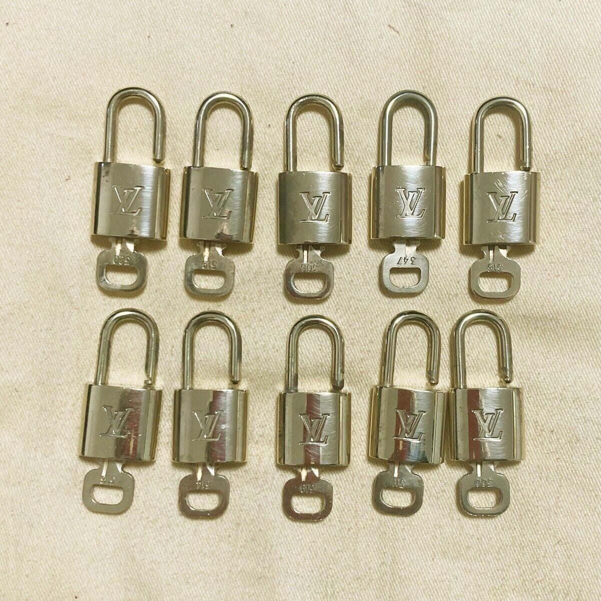 LOUIS VUITTON LV 10 SET PADLOCK KEY BAG CHARM CADENA GOLD PLATED FRANCE 37PDA079