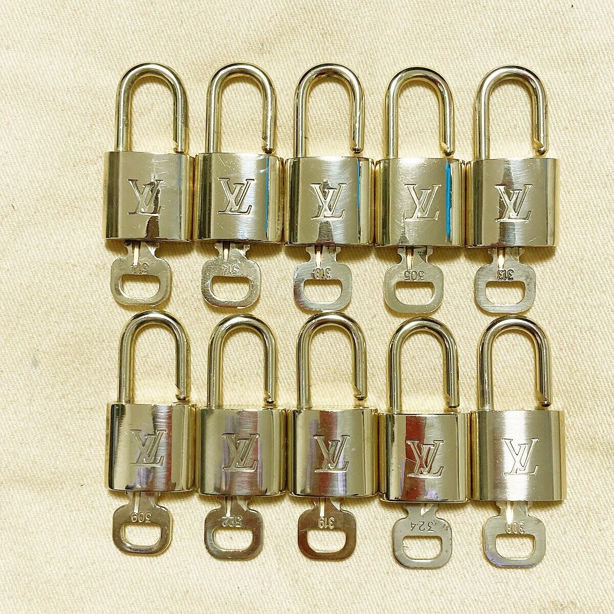 AUTHENTIC LOUIS VUITTON LV 10 SET PADLOCK KEY CHARM CADENA GOLD FRANCE 31PDA118