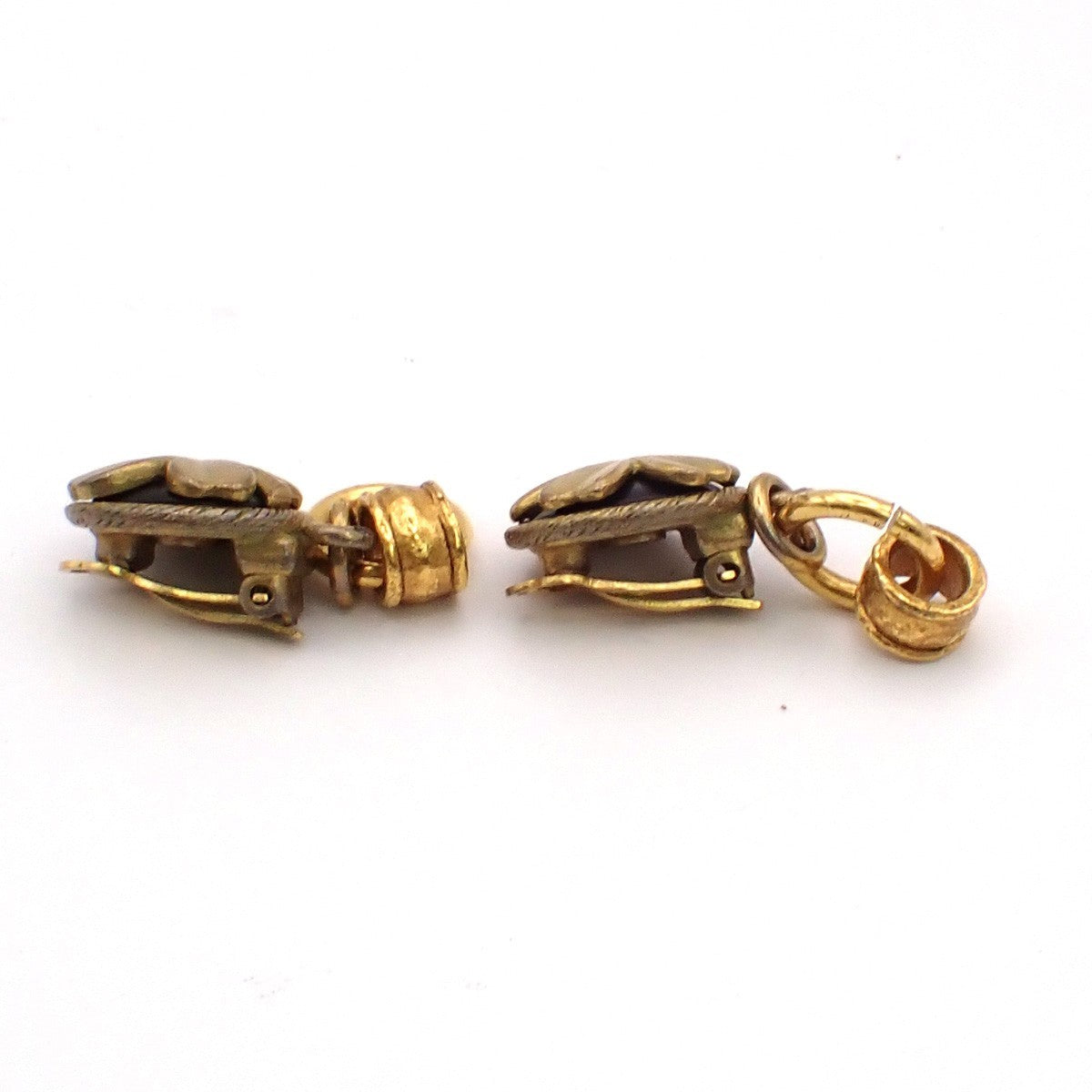 CHANEL CC Logo Clover Earrings Clip-On 94 P Gold Black Vintage France 64KP352