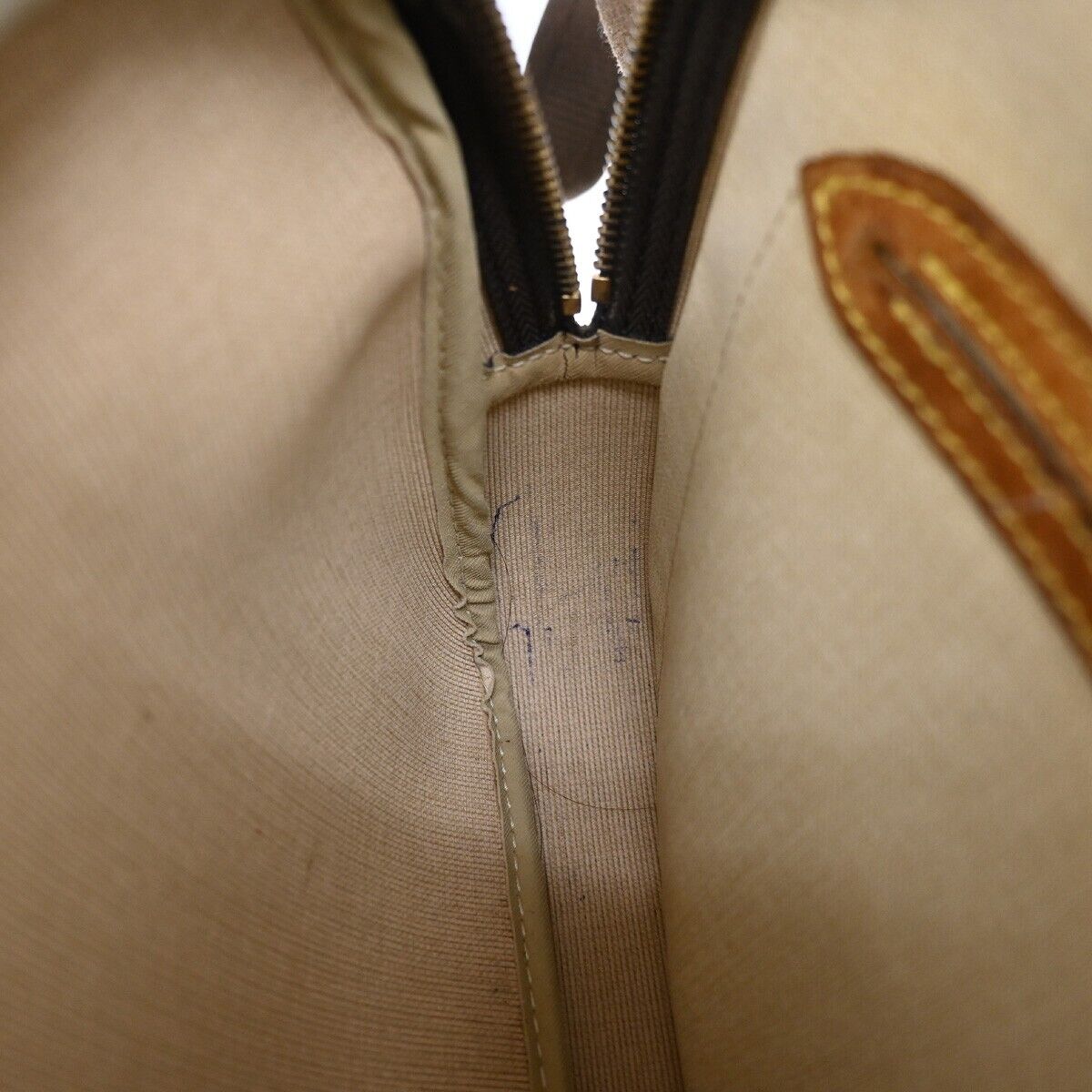 LOUIS VUITTON Reporter PM Crossbody Shoulder Bag Monogram Leather M45254 64YD410