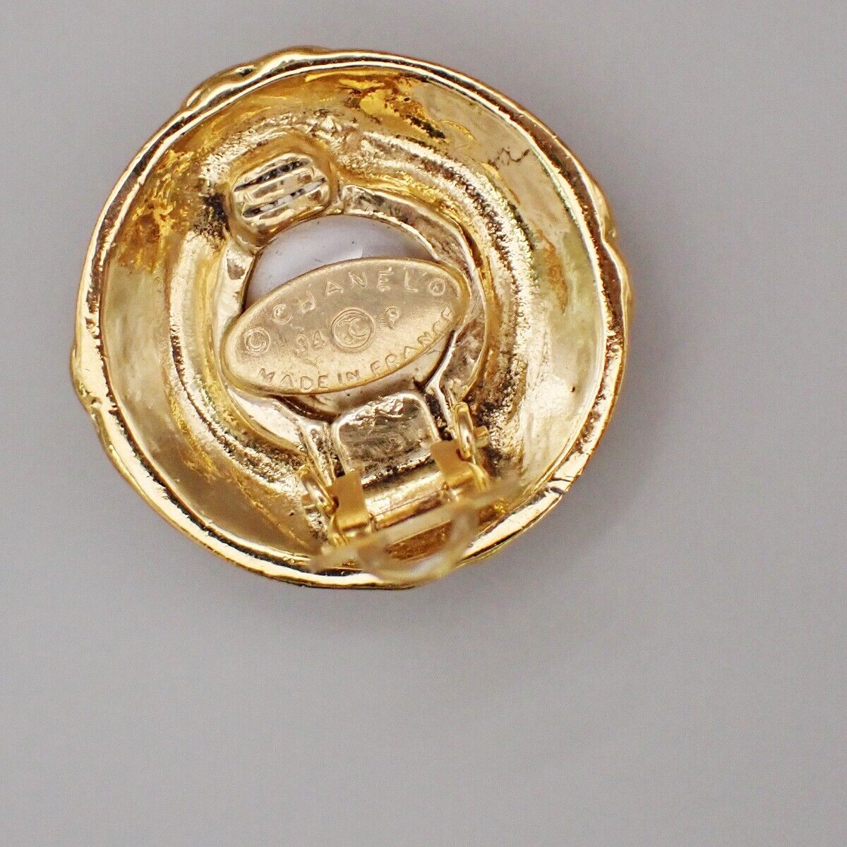 CHANEL CC Imitation Pearl Round Button Earrings 94P Clip-On Gold-Plated 33RK234