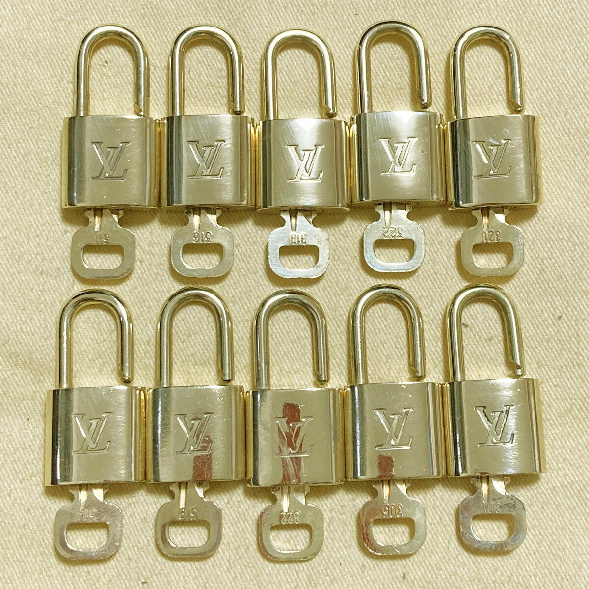 LOUIS VUITTON LV 10 SET PADLOCK KEY CHARM CADENA GOLD-PLATED FRANCE 37PDA225