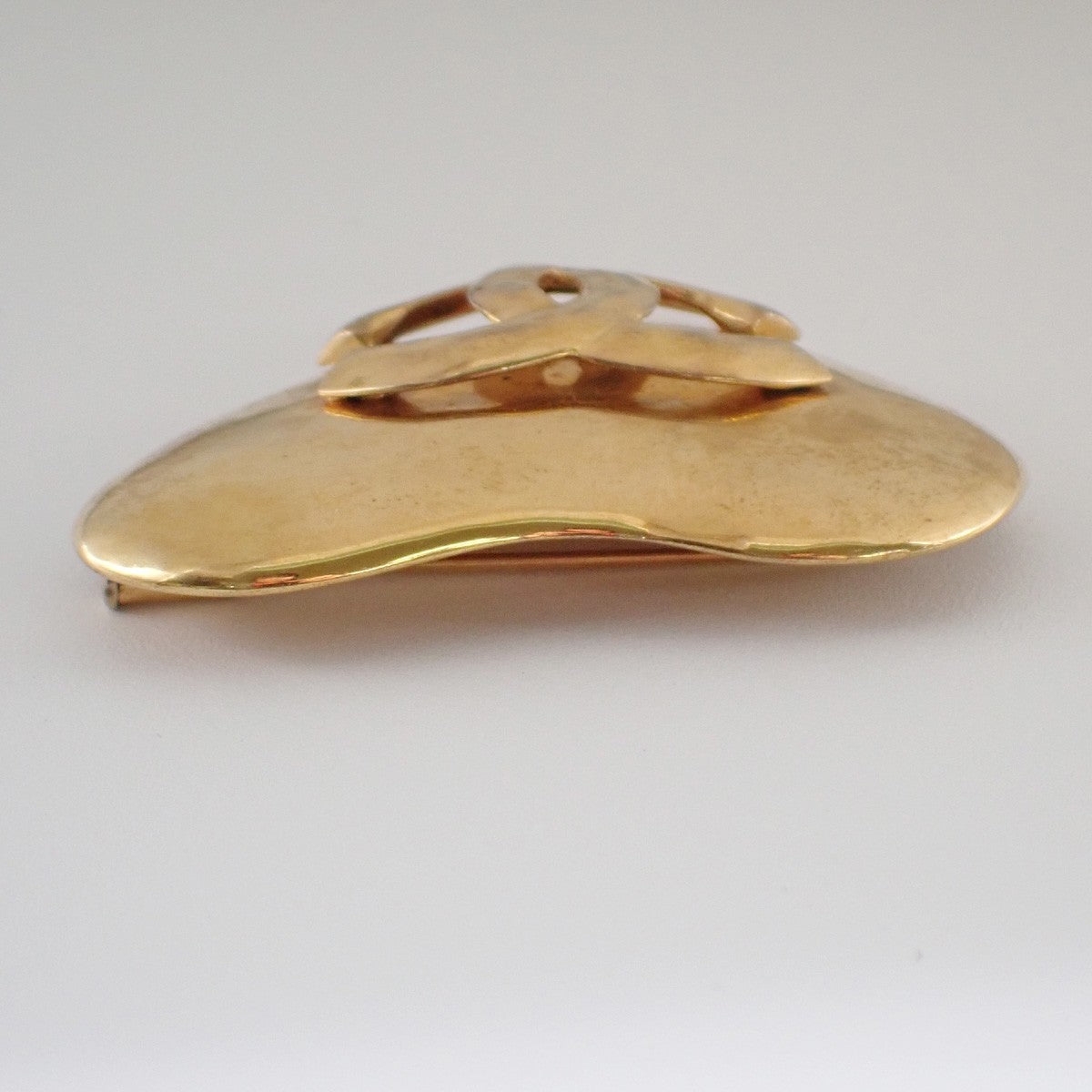 CHANEL CC Logo Heart Pin Brooch 93P Gold France Vintage 73RL810