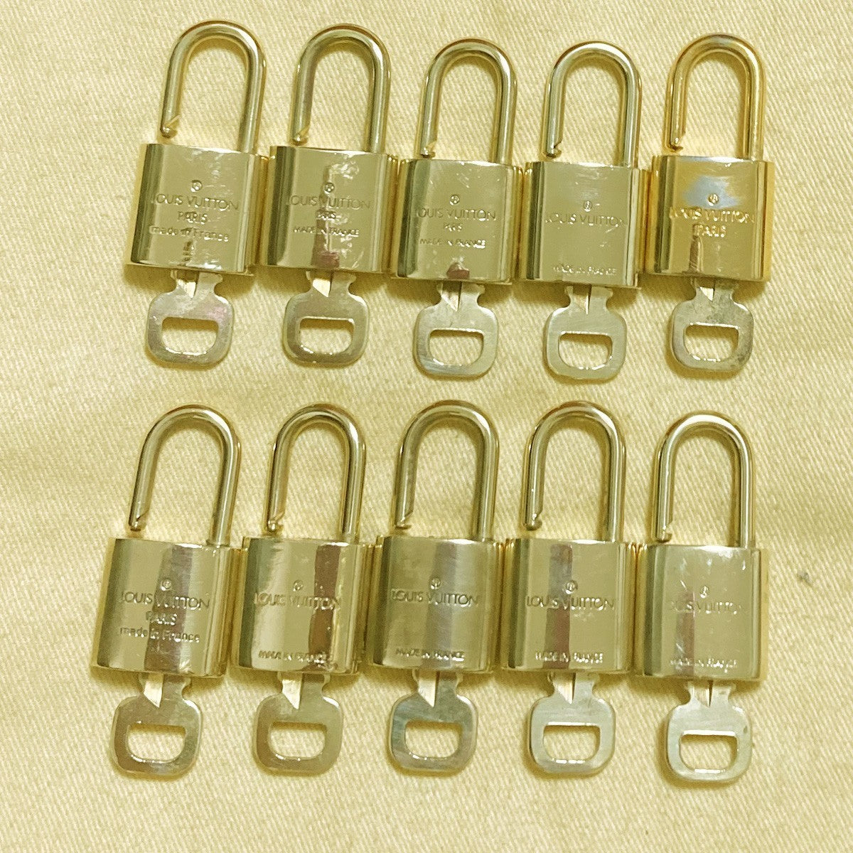 LOUIS VUITTON LV 10 SET PADLOCK KEY CHARM CADENA GOLD-PLATED FRANCE 33PDA255