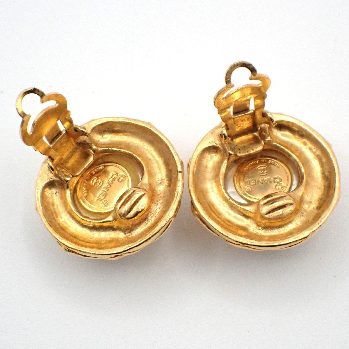 CHANEL Matelasse Round Imitation Pearl Button Earrings Clip-On GHW 62RL660