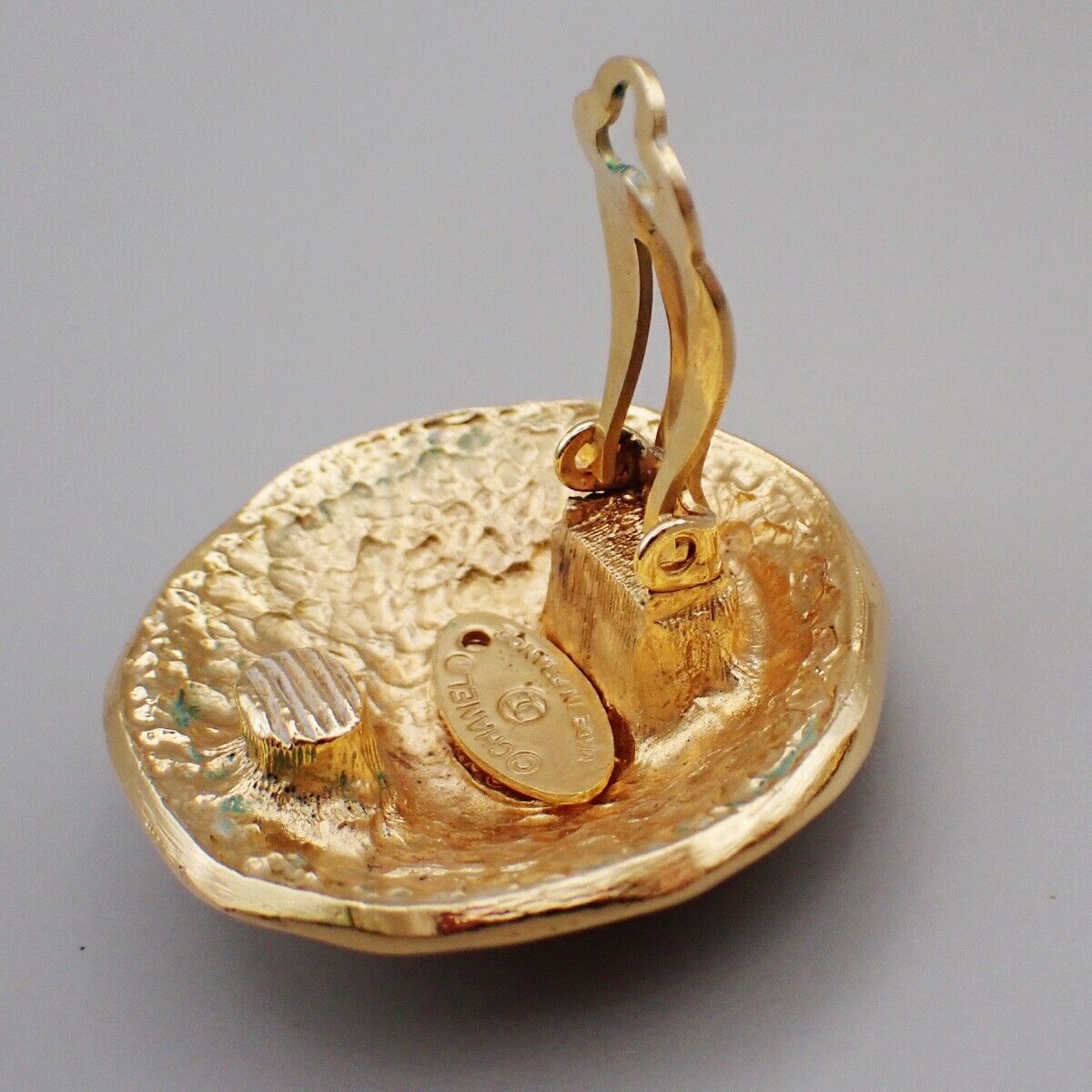 CHANEL CC Logo Emblem Round Earrings Clip-On Gold GHW France Vintage 34YG564