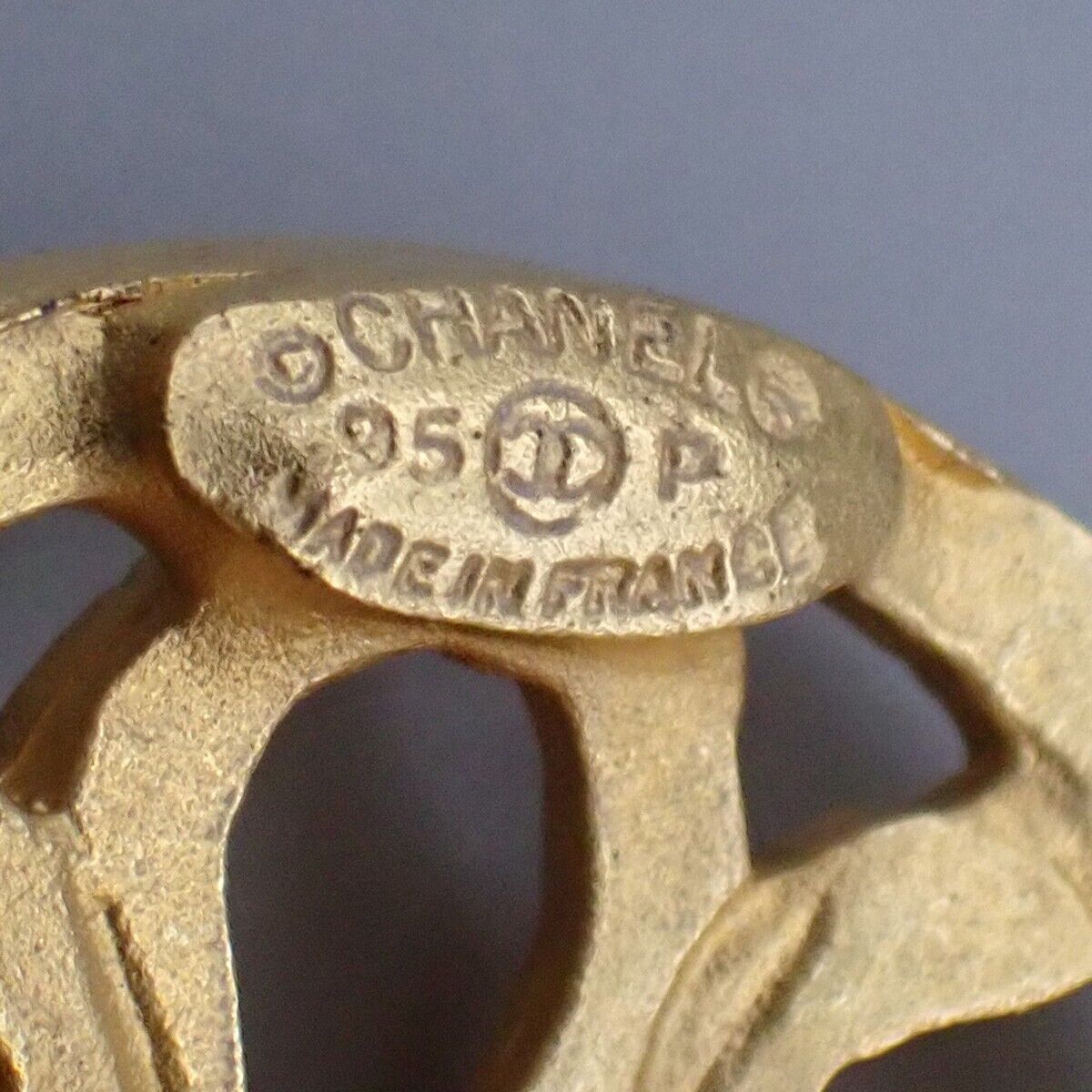 CHANEL CC Logo Round Earrings 95P Clip-On Gold GHW France Vintage 83RK700