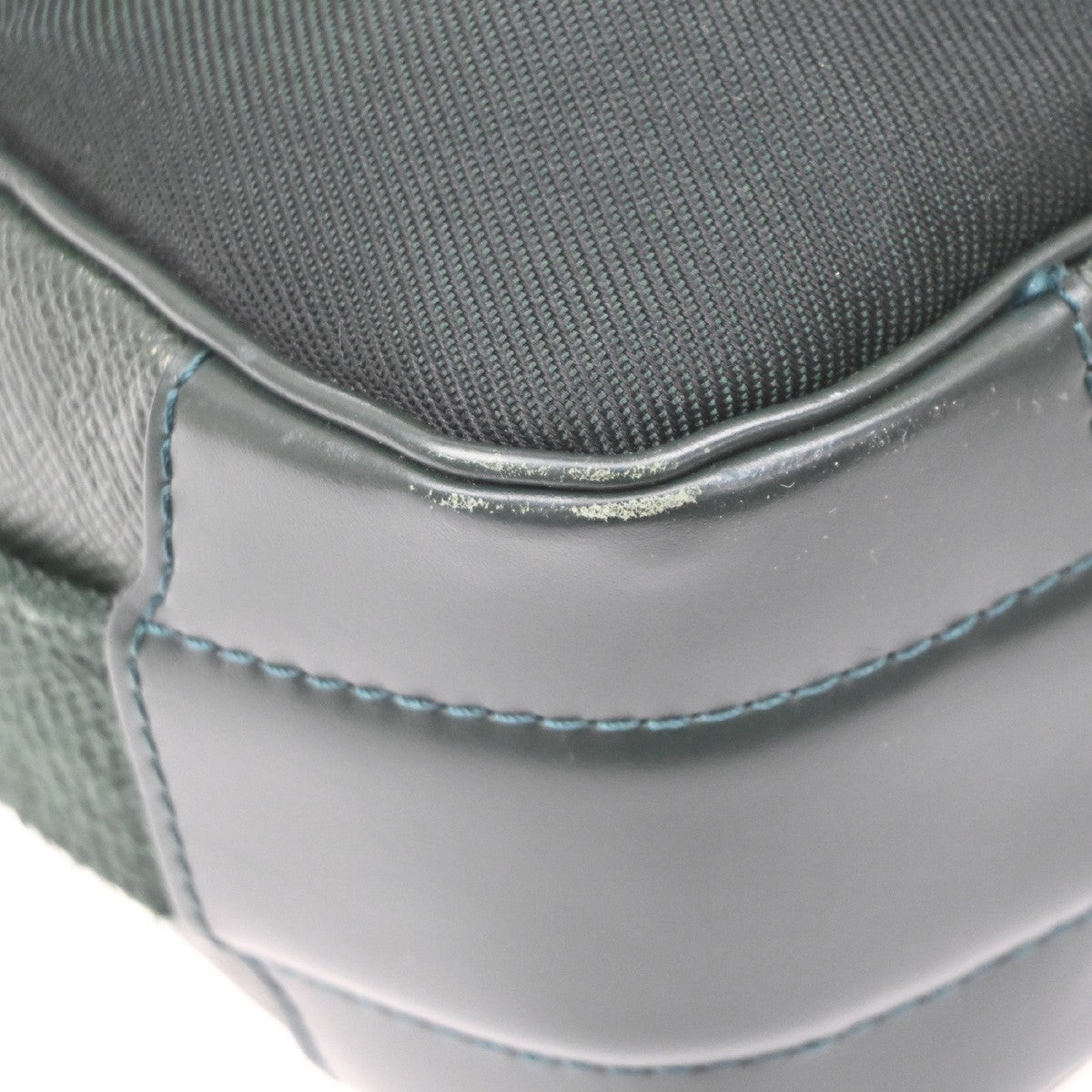 LOUIS VUITTON LV Dersou Shoulder Bag Taiga Leather Green France M30164 37KD101