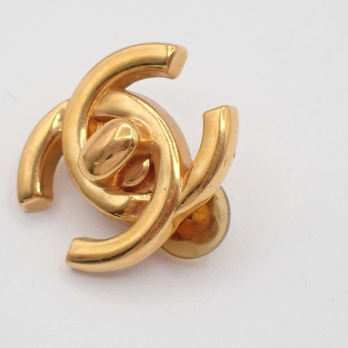 CHANEL CC Logo Button Earrings 97P Clip-On Gold-Plated France Vintage 18RF746