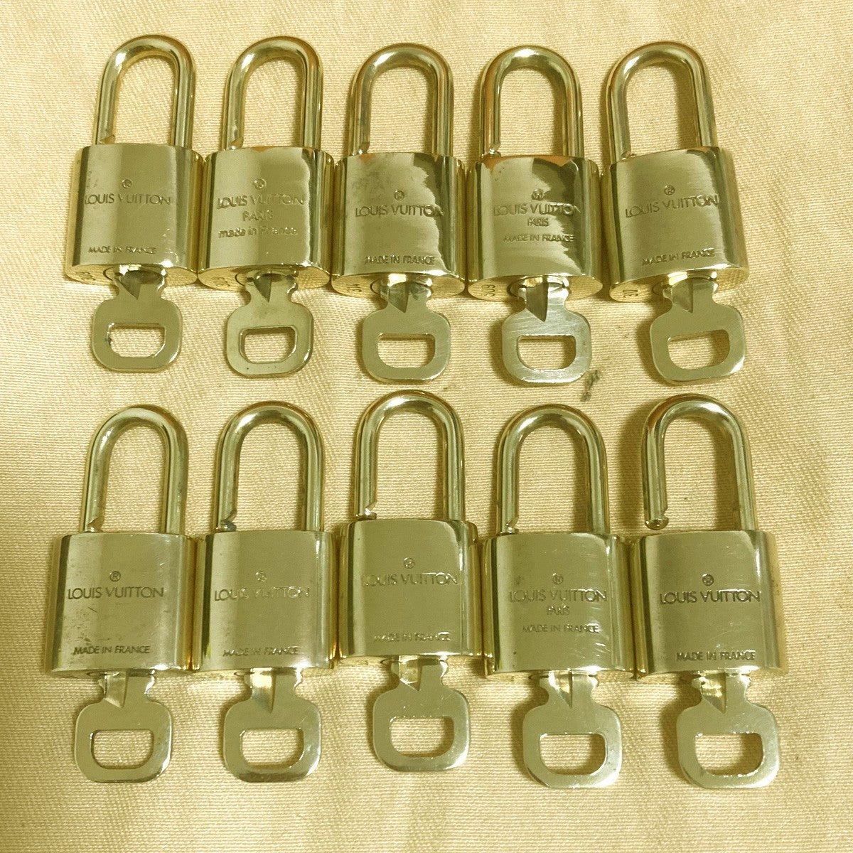 LOUIS VUITTON LV 10 SET PADLOCK KEY CHARM CADENA GOLD-PLATED FRANCE 33PDA317