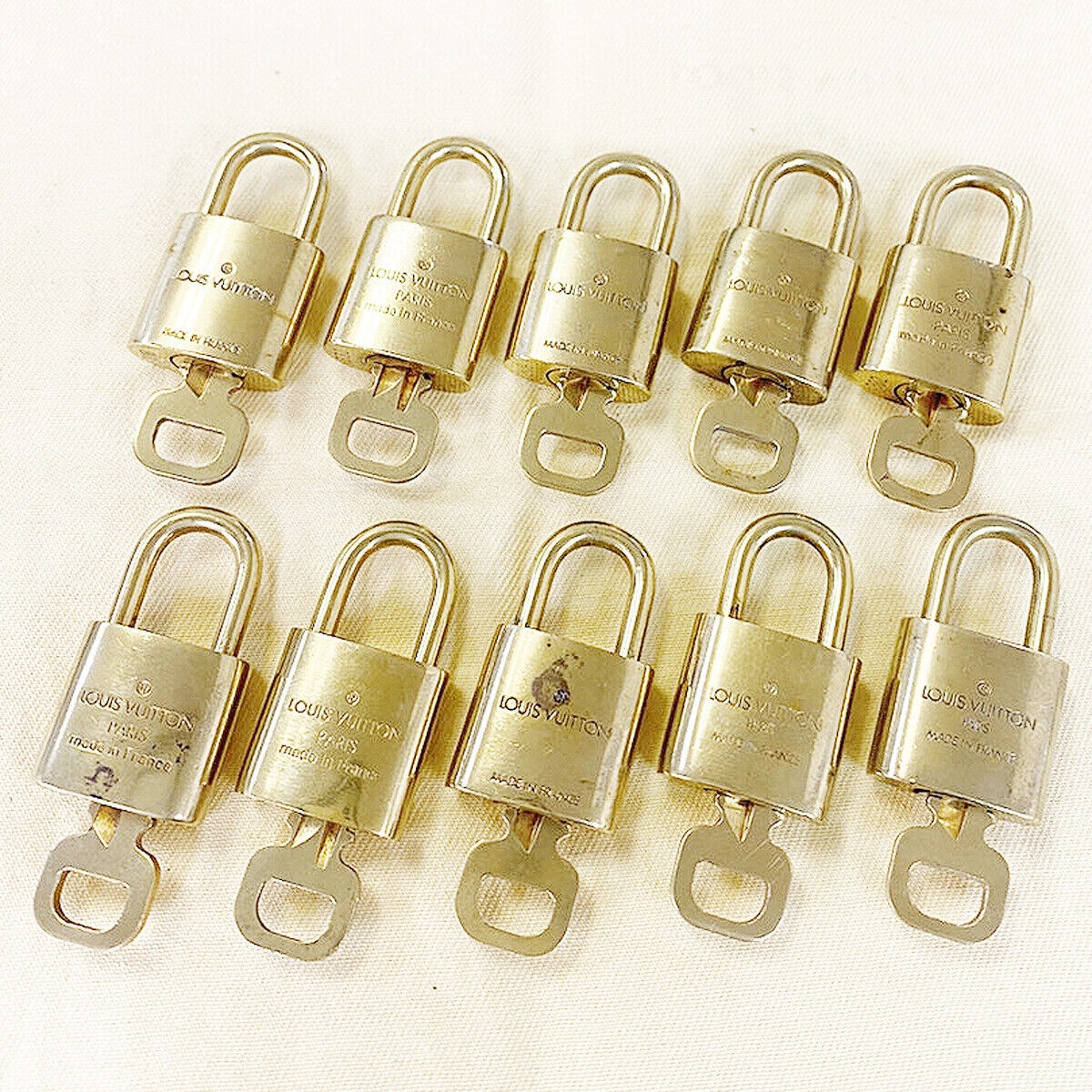 LOUIS VUITTON LV 10 SET PADLOCK CADENA KEY BAG CHARM GOLD PLATED FRANCE 34MS890