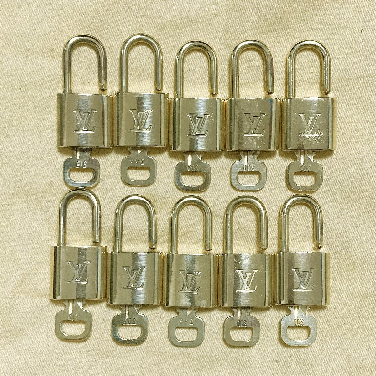 LOUIS VUITTON LV 10 SET PADLOCK KEY CHARM CADENA GOLD-PLATED FRANCE 31PDA169