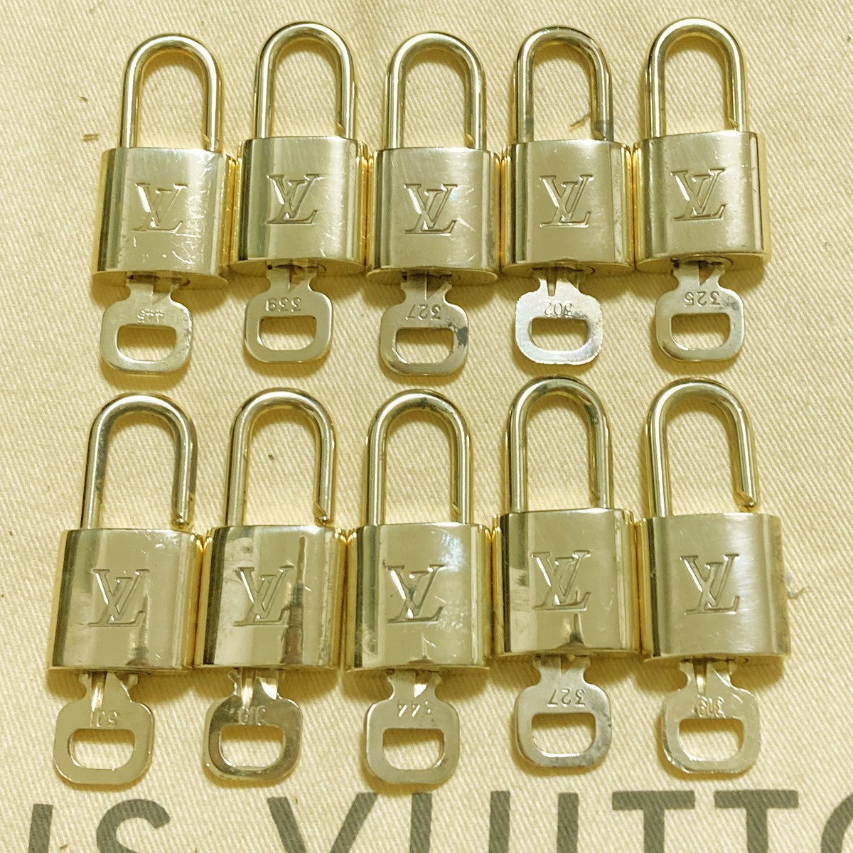 LOUIS VUITTON LV 10 SET PADLOCK KEY CHARM CADENA GOLD-PLATED FRANCE 37PDA292