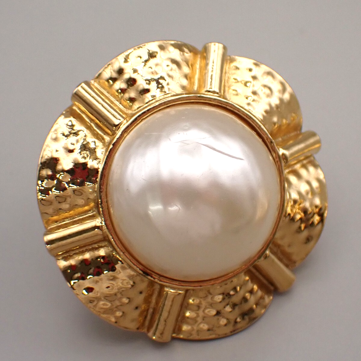 CHANEL Imitation Pearl Large Button Earrings 25 Clip-On Gold Vintage 31RL105