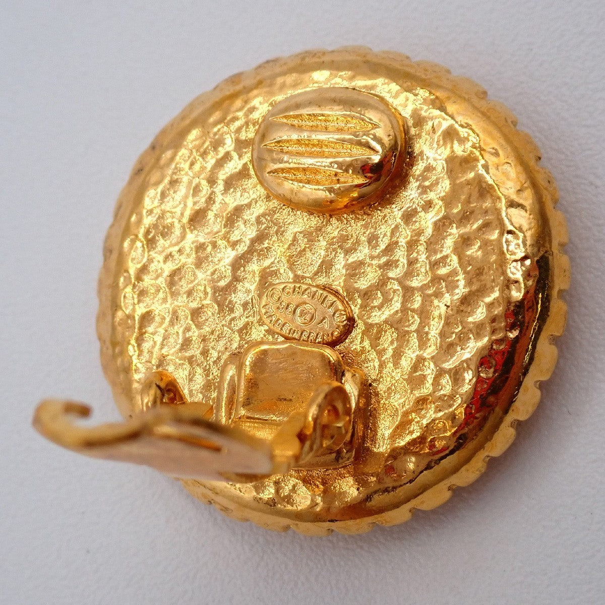 CHANEL CC Logo Round Button Earrings 96A Clip-On Gold France Vintage 80RL495
