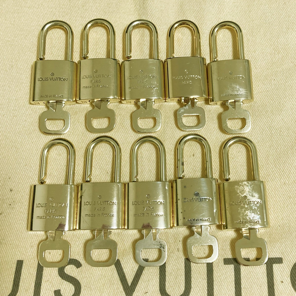 LOUIS VUITTON LV 10 SET PADLOCK KEY CHARM CADENA GOLD-PLATED FRANCE 65PDA284