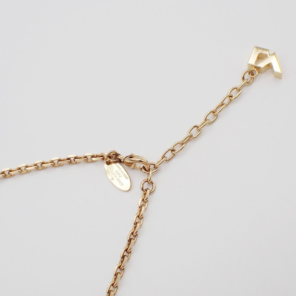 LOUIS VUITTON Logo Collier Inclusion Necklace GHW M65294 34EG360