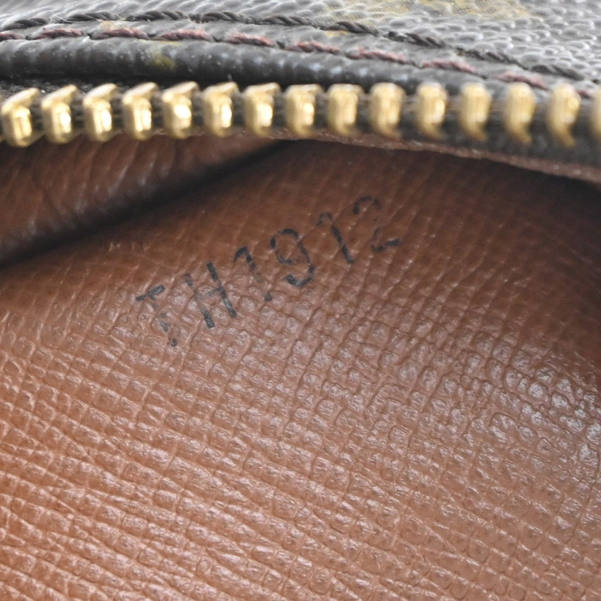 LOUIS VUITTON Nile Crossbody Shoulder Bag Monogram Leather Brown M45244 83MA235