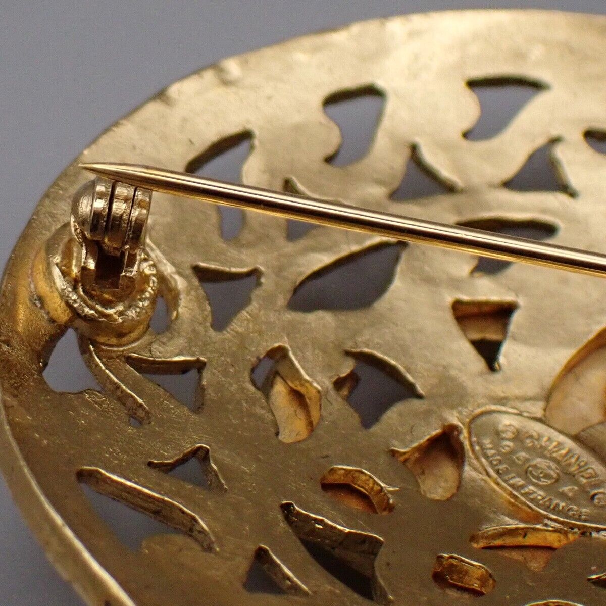 CHANEL CC Logo Round Pin Brooch 95A GHW France Accessory Vintage 89RK707