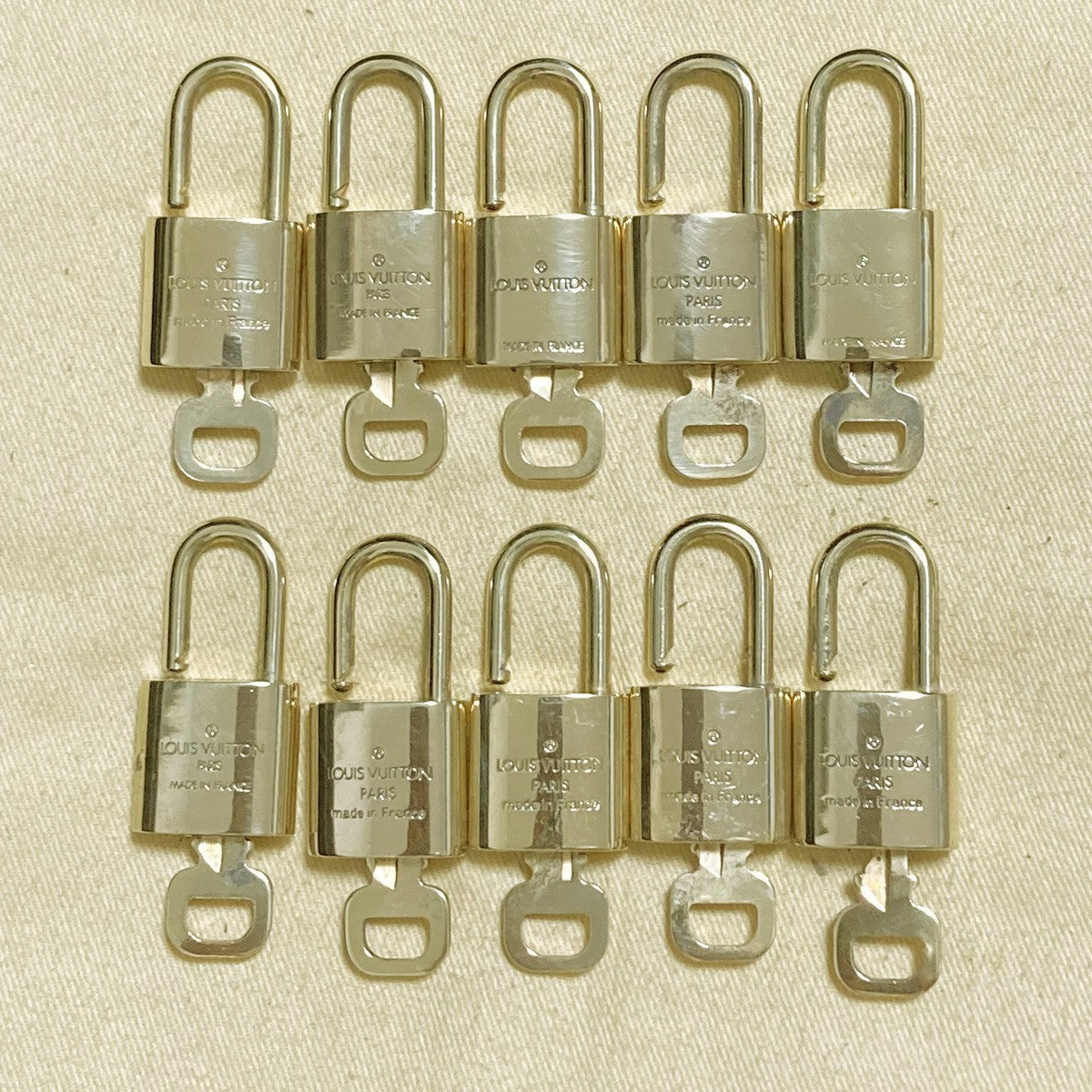LOUIS VUITTON LV 10 SET PADLOCK KEY CHARM CADENA GOLD-PLATED FRANCE 37PDA245