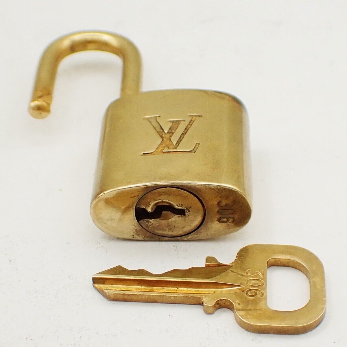 LOUIS VUITTON LV 10 Set  Padlock Key Bag Charm Cadena Gold Plated France 31YF664