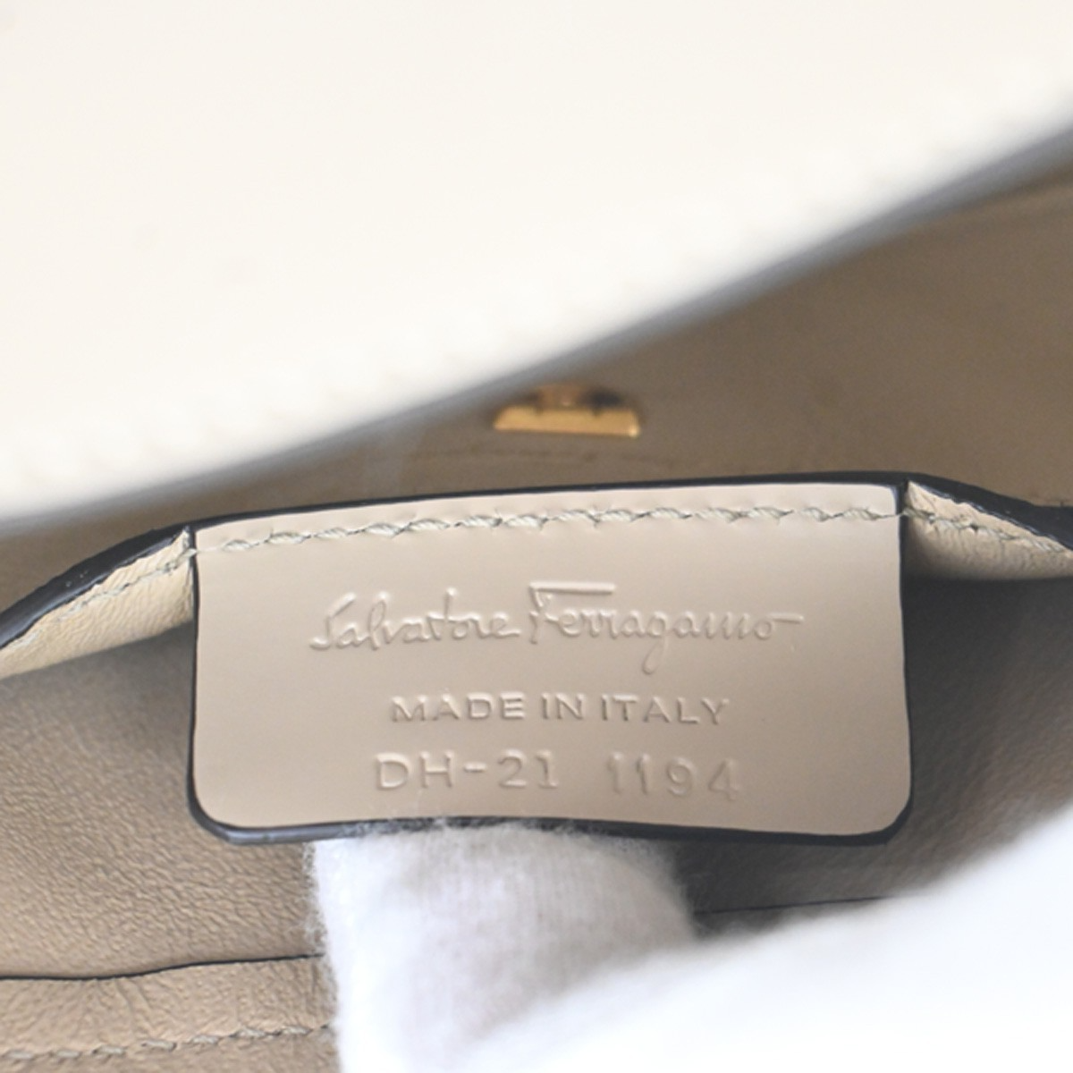 Salvatore Ferragamo Logo Gancini Shoulder Hand Bag Leather Beige Italy 19RL934