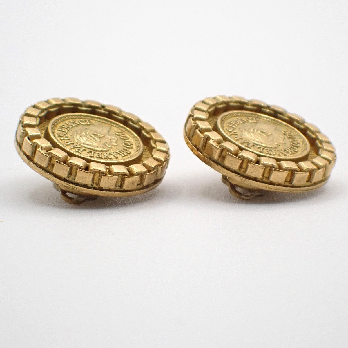 CHANEL CC Logo Round Button Earrings 95P Clip-On Gold GHW France Vintage 67RL677